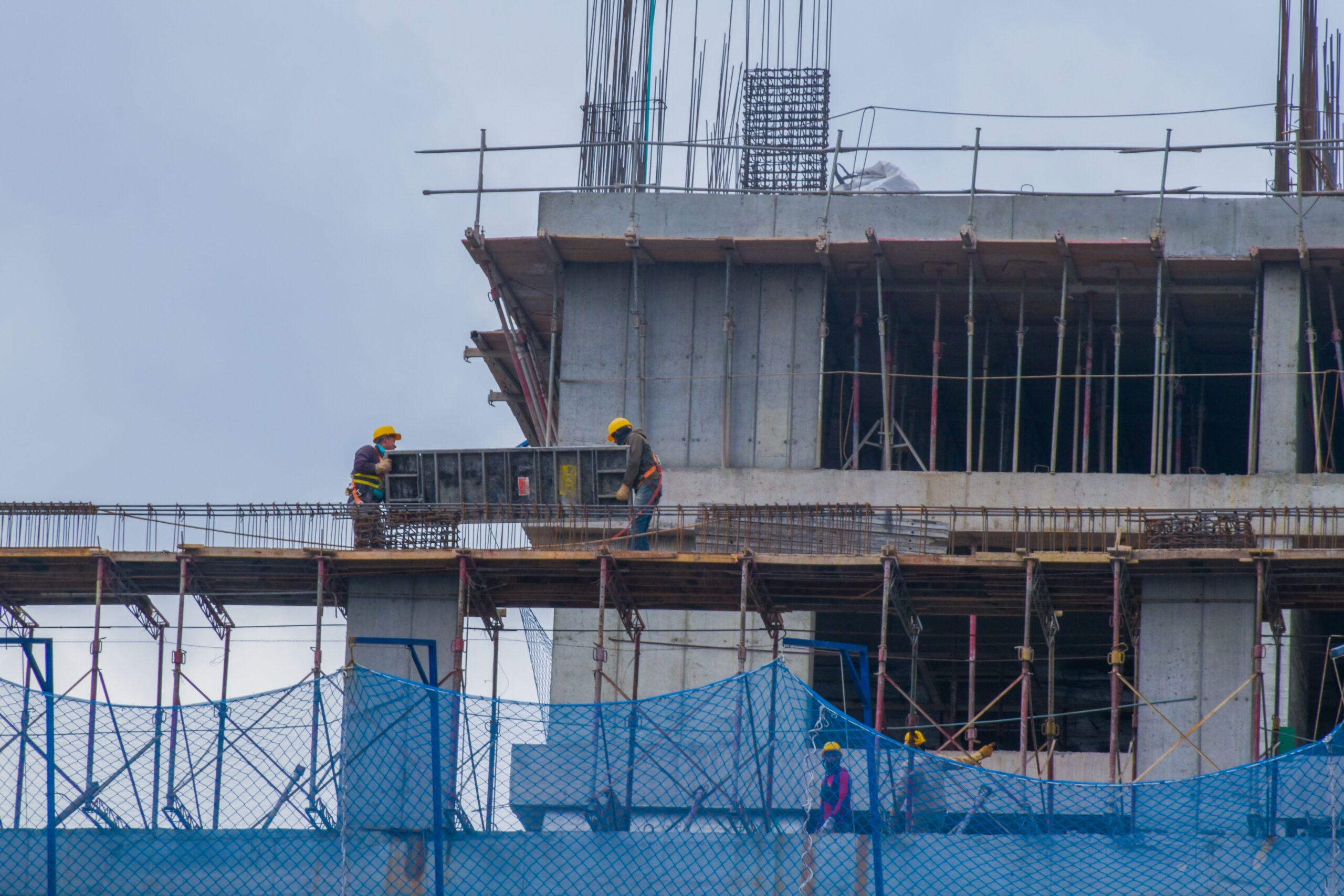 Estrutura de construção civil em andamento